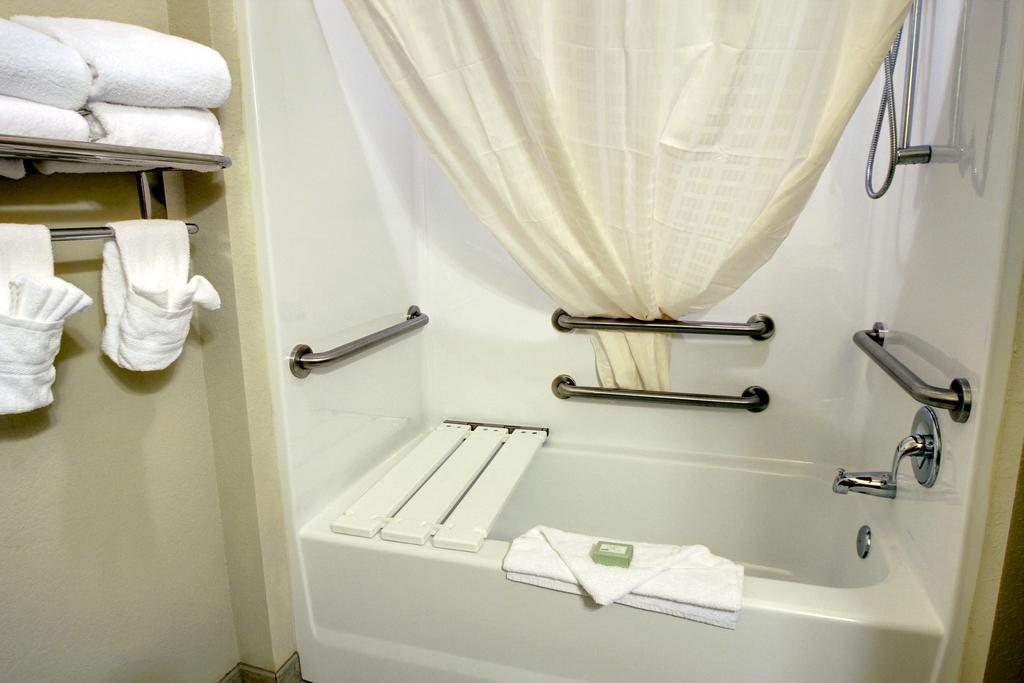 Cobblestone Inn & Suites - Linton Room photo