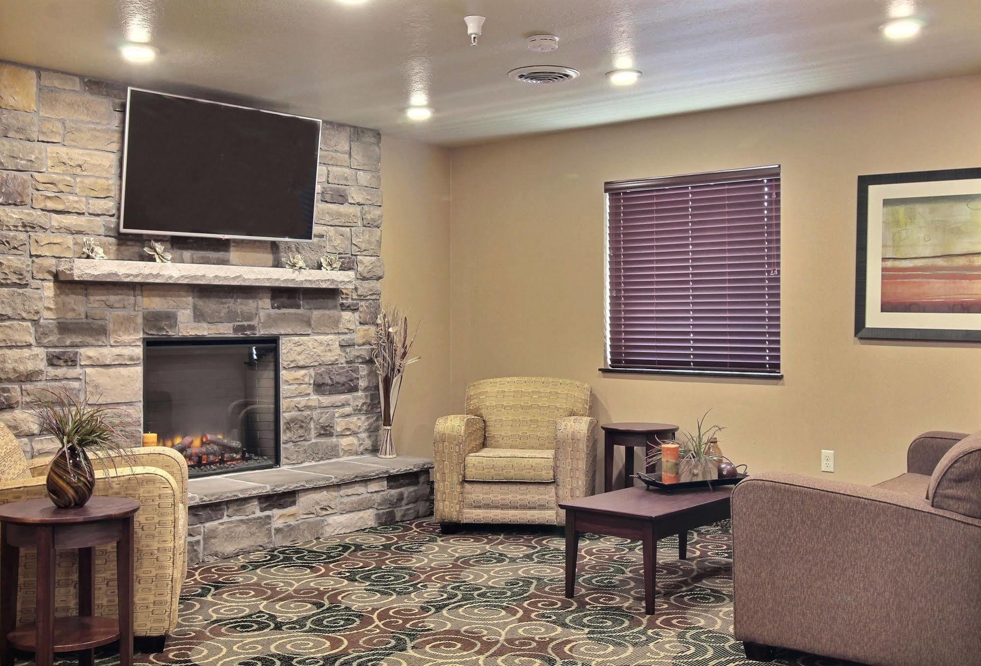 Cobblestone Inn & Suites - Linton Exterior photo